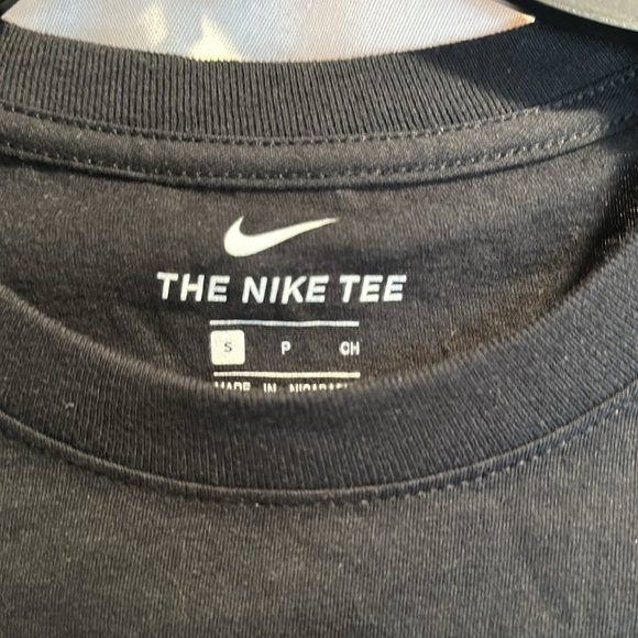 Nike tee shirt! “Unstoppableble Queen” - Picture 3 of 5